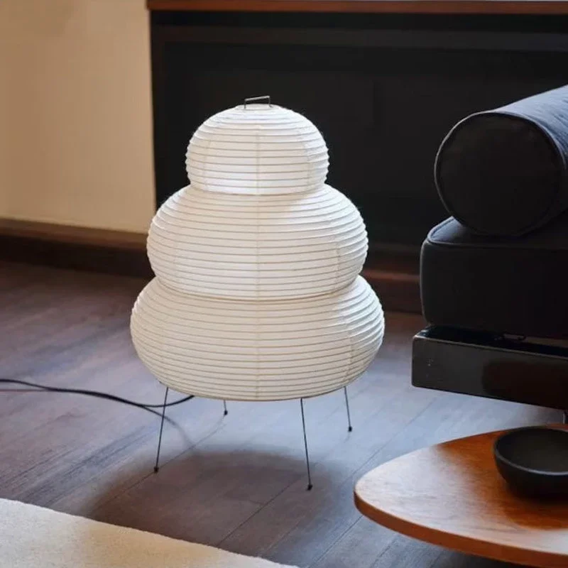 مصباح طاولة بتصميم ياباني من و - مراجعة Desk Setup Japan وسعره